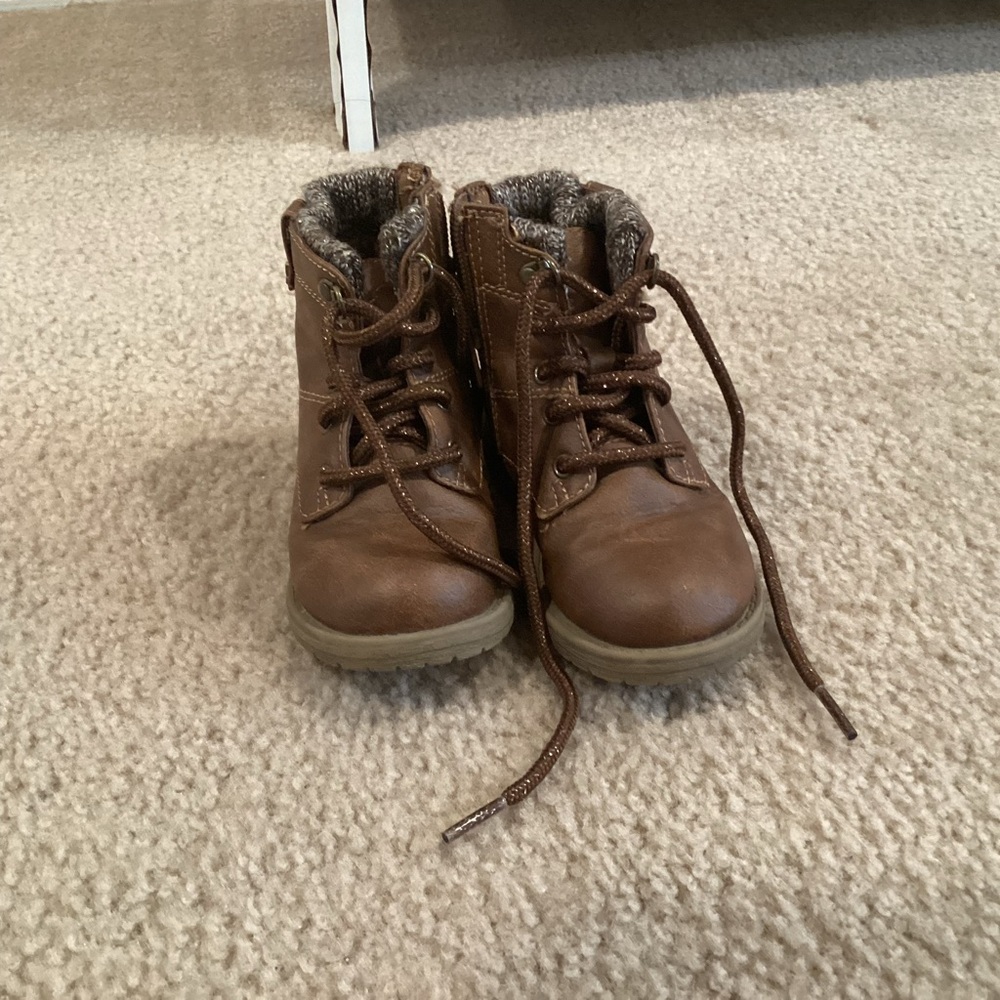 Brown Lace-Up Boots